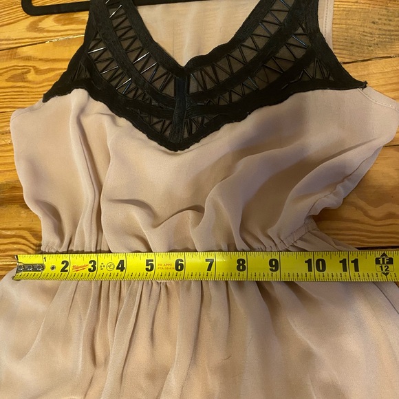 Beautiful flowing MIDI dress. Euro size 6. - Picture 7 of 10